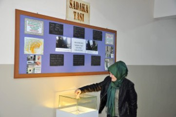 Sadaka Taşı" Geleneği Bu Okulda Yaşatılıyor