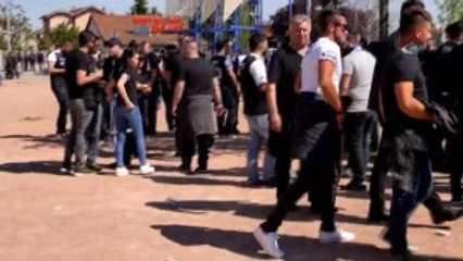 Beşiktaşlı Taraftarlar Maç Saatini Bekliyor