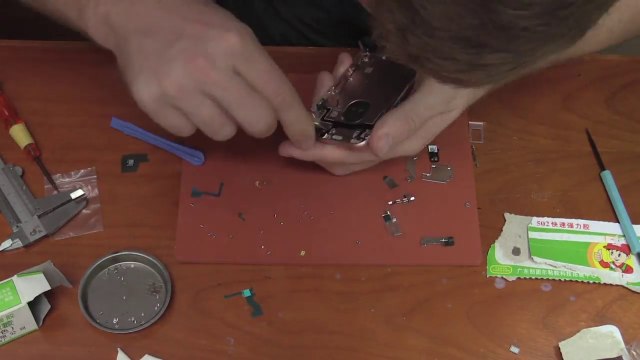 Il crée son propre iPhone avec des pièces chinoises !