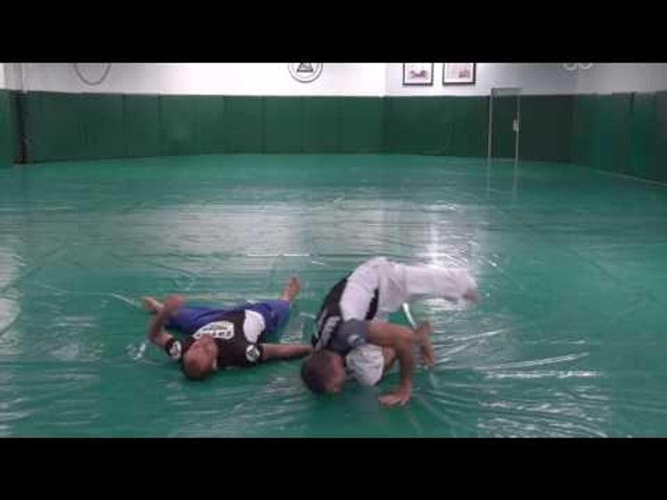 Ju-Jitsu Instructor Provides Self Defense Techniques for United Passengers