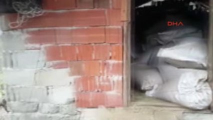 Rize Evin Döşemelerinin Altında 8 Tabanca Bulundu