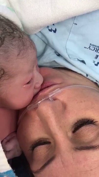 Anne Ve Bebeğin İlk Tanışma Anı