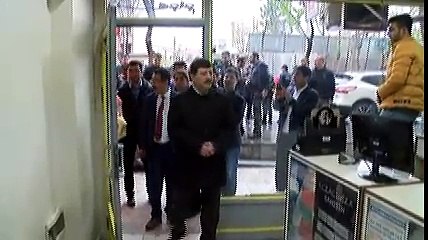 AK Parti Genel Başkan Yardımcısı Mehdi Eker saldırıda zarar gören esnafı ziyaret etti