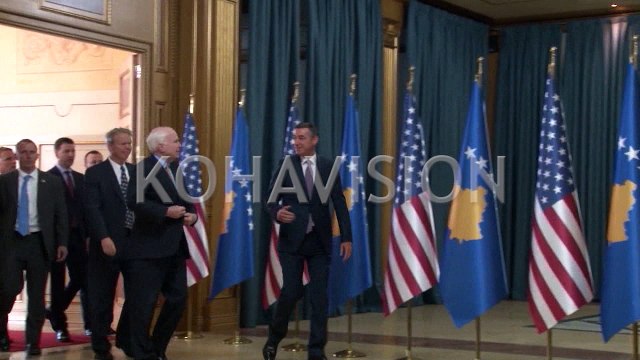 Krejt çka tha McCain sot në Kosovë