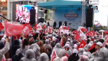 Cumhurbaşkanı Erdoğan 15 Temmuz Gazisini Alnından Öptü