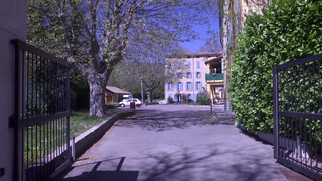 Alpes-de-Haute-Provence : Charles Honoré, le curé de Digne-les-Bains prépare Pâques avec soin