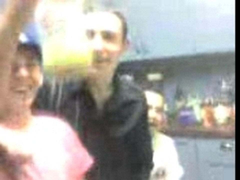 Kevin et Benji qui chantent