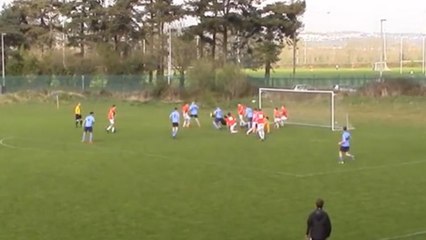 Goleiro faz gol de bicicleta no último minuto e evita derrota de time irlandês. Veja!