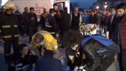 Kamyon Otomobile Çarptı... Hayatını Kaybeden Vatandaşın Oğlu Sinir Krizi Geçirdi