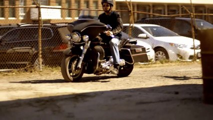 MOTARD ESPION.ep02.DUR À CUIRE..