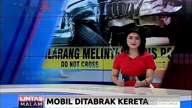 Nekat Terobos Perlintasan, Minibus Dihajar Kereta di Kalibata