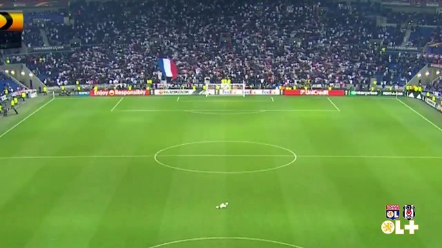 Lyon-Besiktas : Le virage nord réponds aux turcs par une grecque.