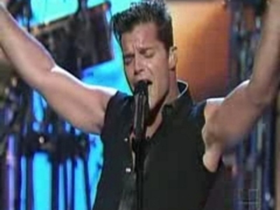 Ricky Martin_-_Medley (Live PremioLoNuestro 02 Jan 2005) [sv