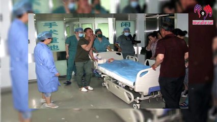 هل-تعلم-ماهو-سبب-إنحناء-هؤلاء-الأطباء-احتراماََ-لهذه-الطفلة؟لحظات-لن-تصدق - 10Youtube.com