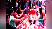 NoteBan : Gujarati singer showered with money in Navsari, Watch Video | Oneindia News
