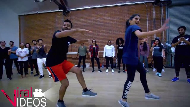 NRI Girl Shivani Bhagwan Bhangra Group Performance Viral Videos