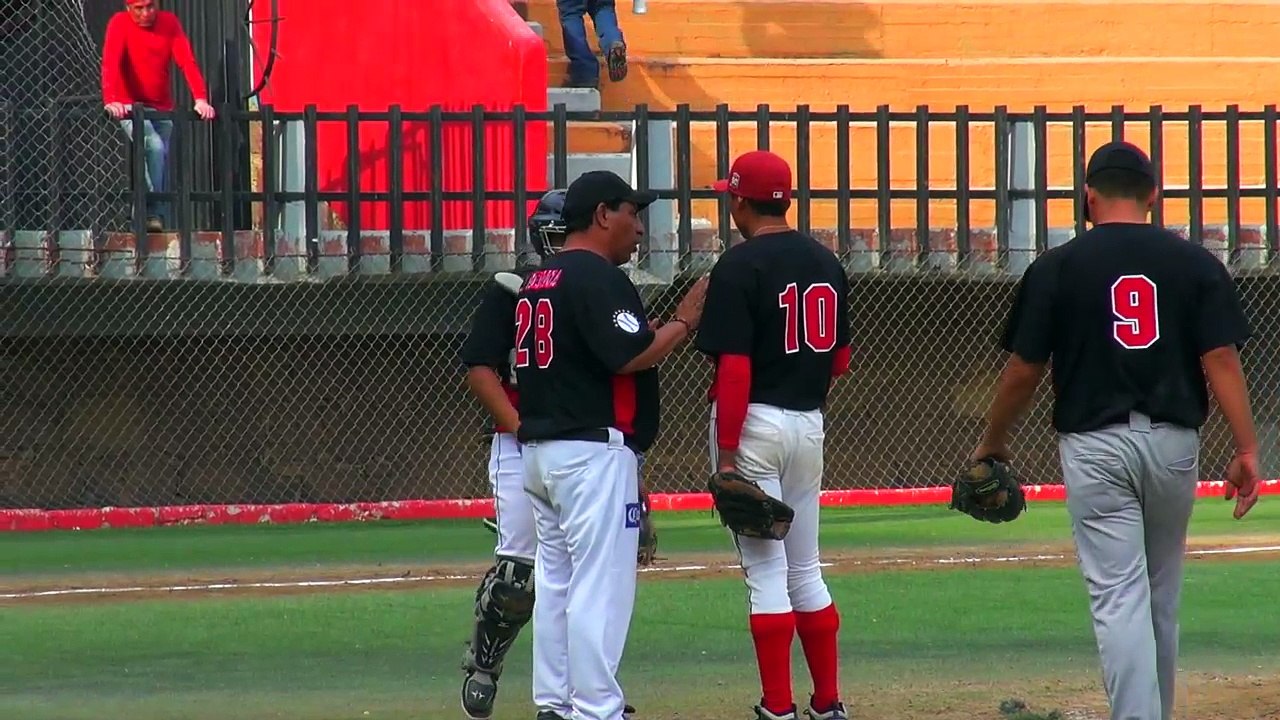 Sorprenden a Gigantes y Tapeteros se alza con la victoria en los PlayOff de la Liga Invernal de Beisbol 2016 - 2017