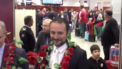 Yakın Doğu Üniversitesi'ne, KKTC'de Coşkulu Karşılama - Lefkoşa