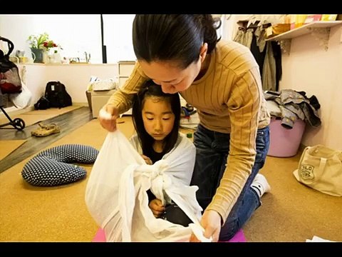 Shikoni metodën japoneze për drejtimin e kurrizit. Duket e çuditshme, por vërtet ka sukses (Video)