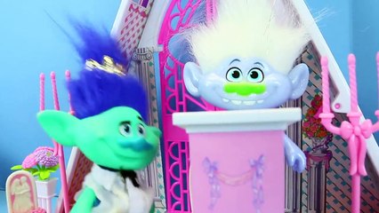 TROLLS WEDDING Poppy & Branch Get Married! Poppy Bride Dress Up & Makeover Doll Parody Di