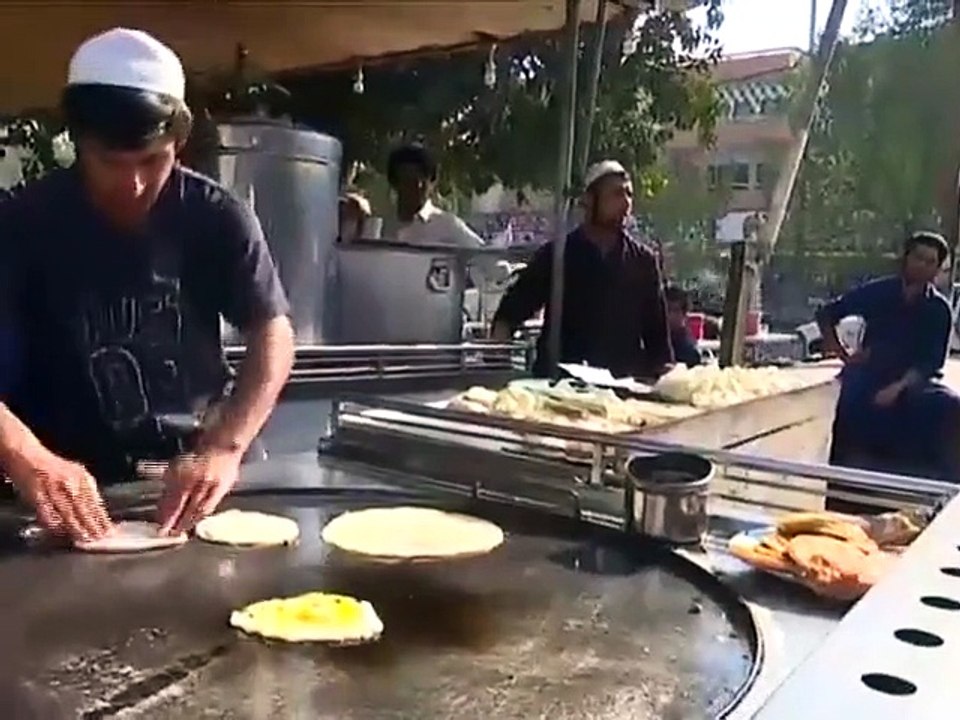 Chai Wale Ke Baad Parathe Wale Ki Dhoom..