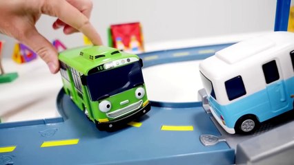 Скачать видео: Tayo the Little Bus Garage Gas Station! Tayo Bus Toys for kids Toy Cars Toy Stories-AecrvXLwZJc