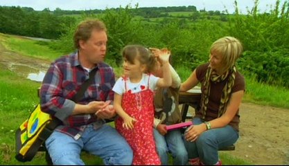 Something Special - Mr Tumble - S3E12 - Strawberry Picking
