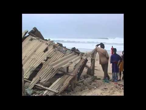 St louis: les populations de Guet Ndar victimes d'un raz de marée