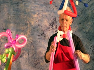 How To Make The Princess' Crown Balloon - Free Balloon Twisting Training Video Series