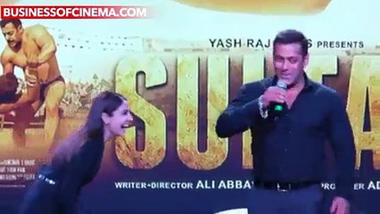 Salman Khan Ignores His Brother Wife Malaika Arora Khan In Live Show