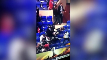 Download Video: Violents affrontements dans les tribunes lors du match OL - Besiktas