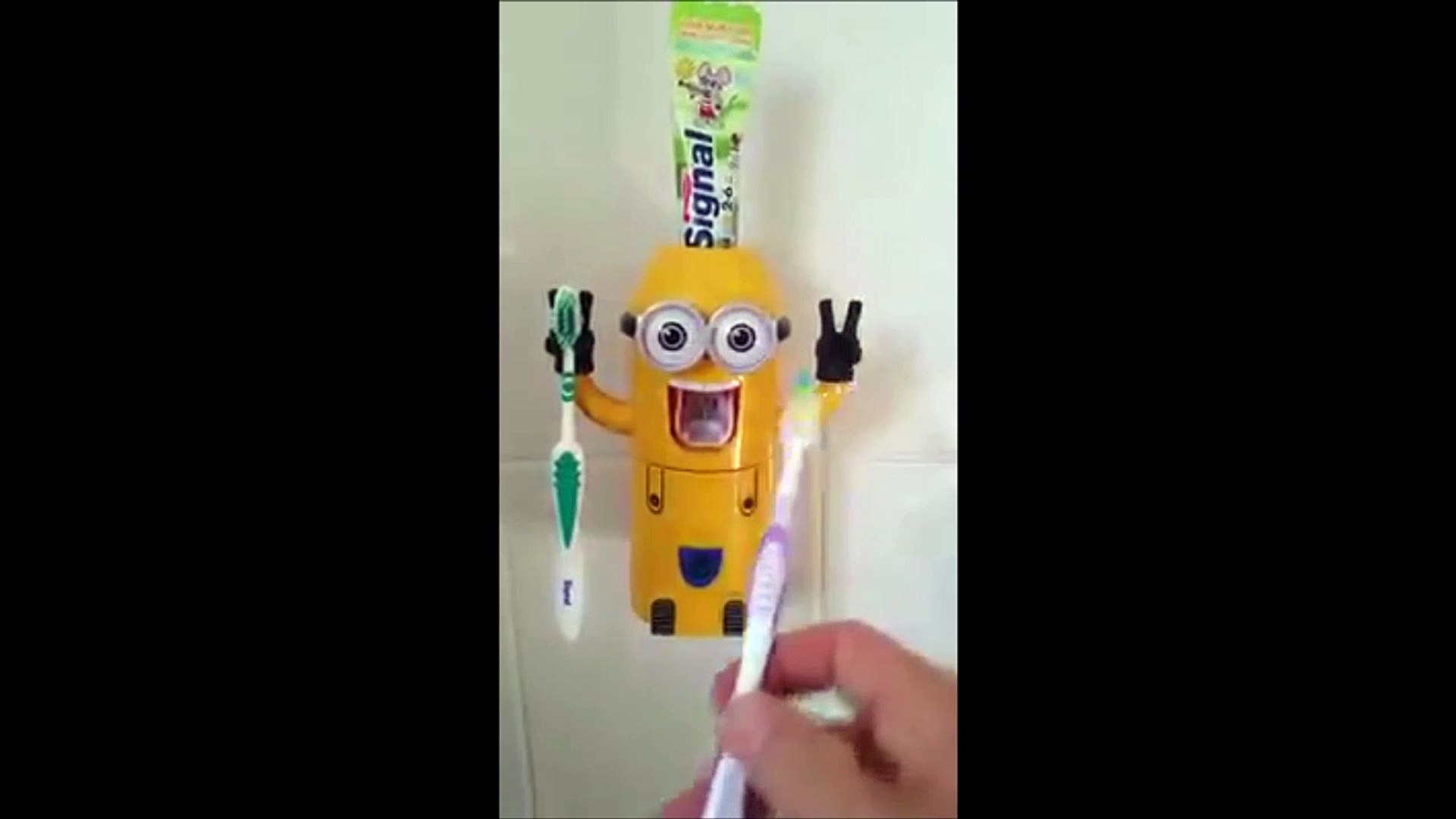 Distributeur à dentifrice Minion... Vos enfants vont adorer se brosser les  dents - Vidéo Dailymotion