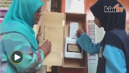 Video: Sekolah pertama perkenal 'punch card' untuk rekod kehadiran murid