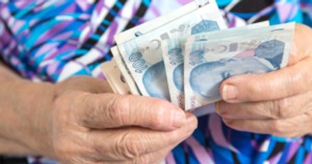 Büyükanneler Maaşlarını Almaya Başladı