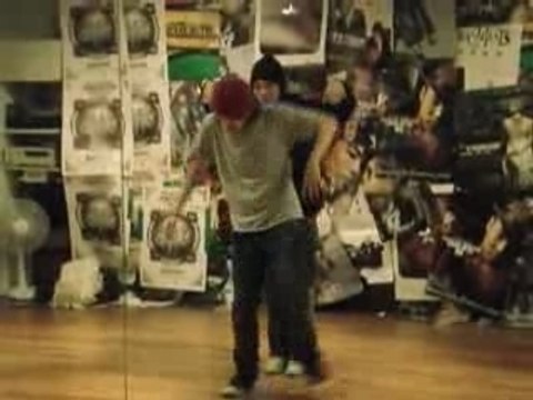 BIG BANG - Tae Yang and G-Dragon dance 3