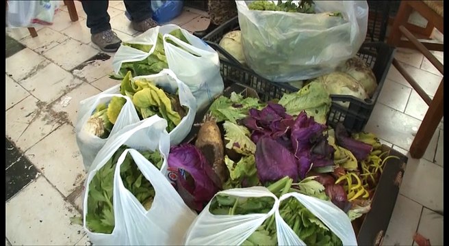 Τρόφιμα σε άπορους από το Δίκτυο Αντίστασης & Αλληλεγγύης Χαλκίδας