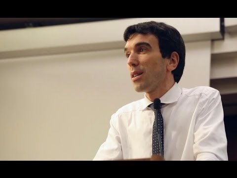 Napoli - Primarie Pd, il ministro Martina a sostegno di Renzi (13.04.17)