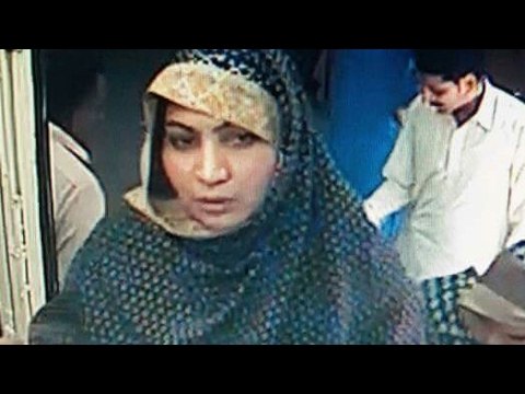 دیکھیں ان دو عورتوں نے چھوٹے لڑکے کے ساتھ کیسی شرمناک حرکت کر ڈالی۔ ایسی عورتوں سے ہوشیار رہیں اور ا