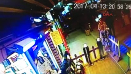 Sevgilisine Kızdı Caddeyi Savaş Alanına Çevirdi : 2'si Ağır 6 Yaralı