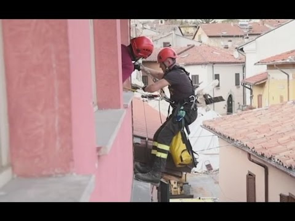 Norcia (PG) - Terremoto, lavori in via Forti (1...
