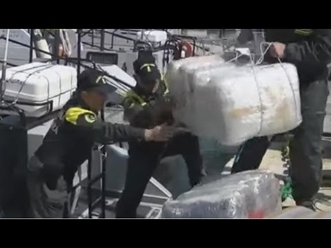 Monopoli (BA) - 6 quintali di marijuana sequestrati in mare, arrestati due albanesi (14.04.17)