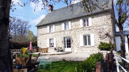 UNE VRAIE MAISON DE CAMPAGNE AVEC SON GÎTE DE VACANCE DANS UN COIN DE VERDURE ENSOLEILLE
