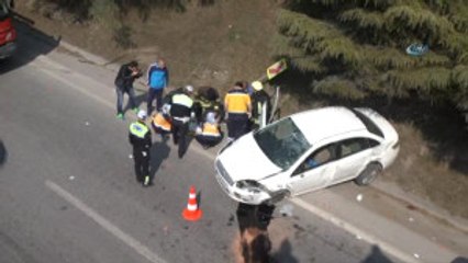 Yönlendirme Tabelalarına Çarparak Takla Attı