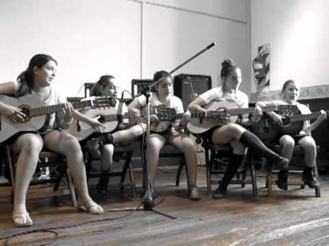 Cande y las pelo suelto