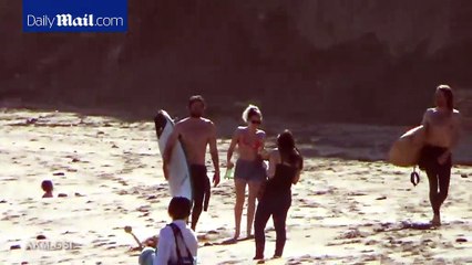 Miley Cyrus & Liam Hemsworth Walking Along Malibu Beach - March 2, 2017