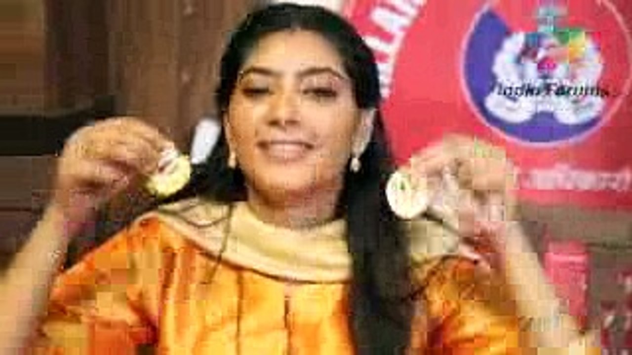 Rajshri Rani Pandey receives Gifts from Fans - Rajshri's Fracture Story - Exclusive