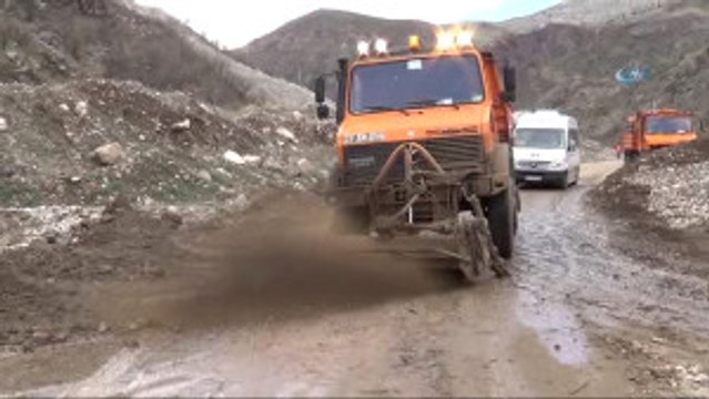 Adıyaman'da Heyelan...köy Yolları ve Köprüler Hasar Gördü