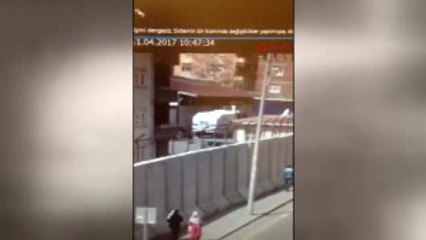 Diyarbakır'daki Patlama Ile Ilgili 3'ü Suriye'ye Kaçmak Isteyen 5 Kişi Gözaltına Alındı