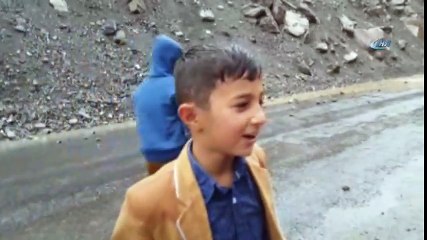 Selden Köy Yolu İkiye Bölündü