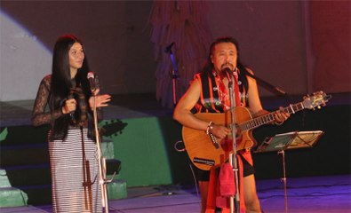 Tangkhul folk singer Reuben Mashangva with Yumnam  Sami at Sangai Festival